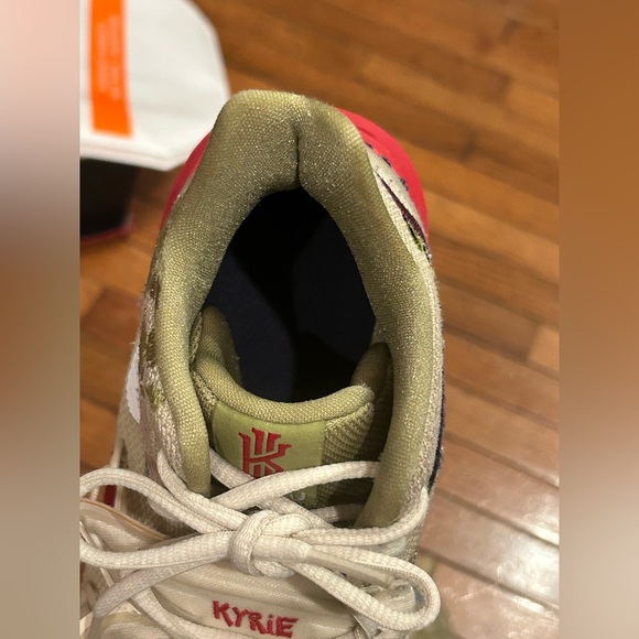 Nike Kyrie 5 x Bandulu Embroidered Splatters 2019 Mens Size 7Y Basketball